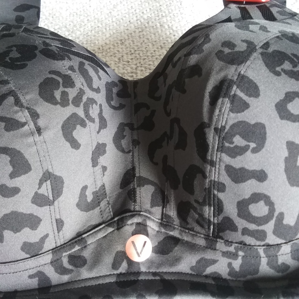 LIVI (Lane Bryant) Max Support Wicking Underwire Sports Bra Size 36D - Picture 10 of 10